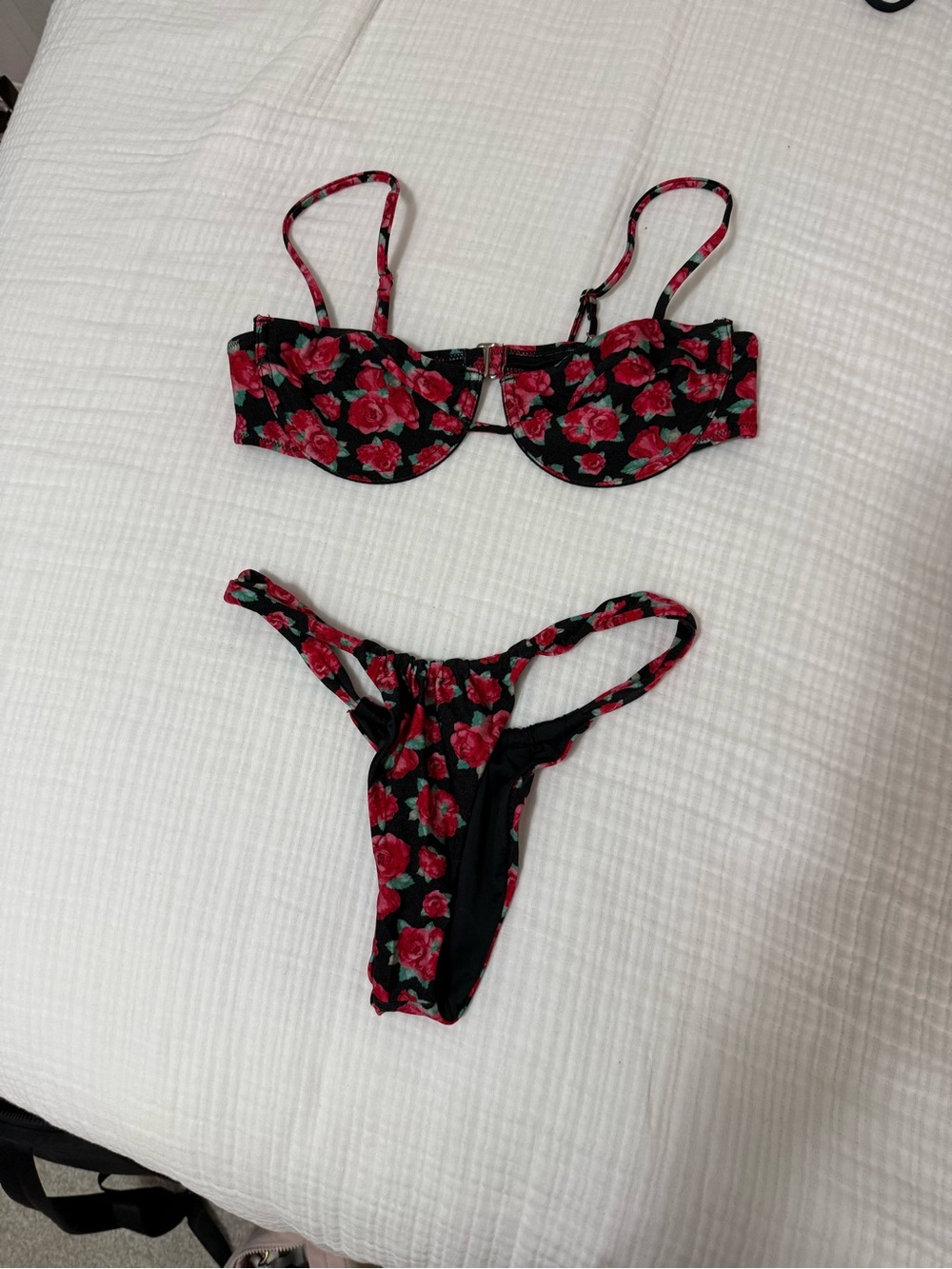 Rose Print Underwire Bikini Set - Black with Red Roses